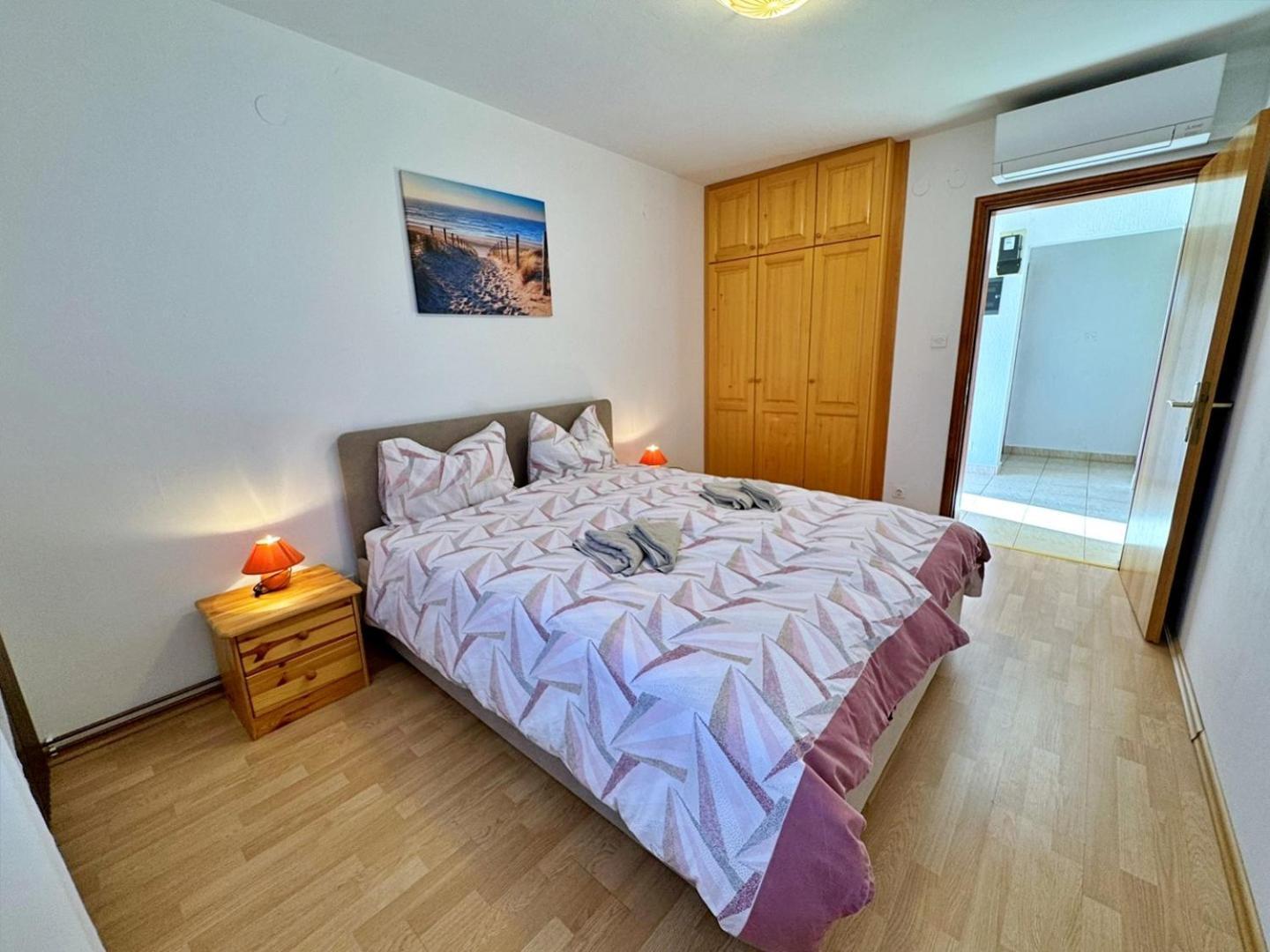 Apartments Pavle Малинска Екстериор снимка