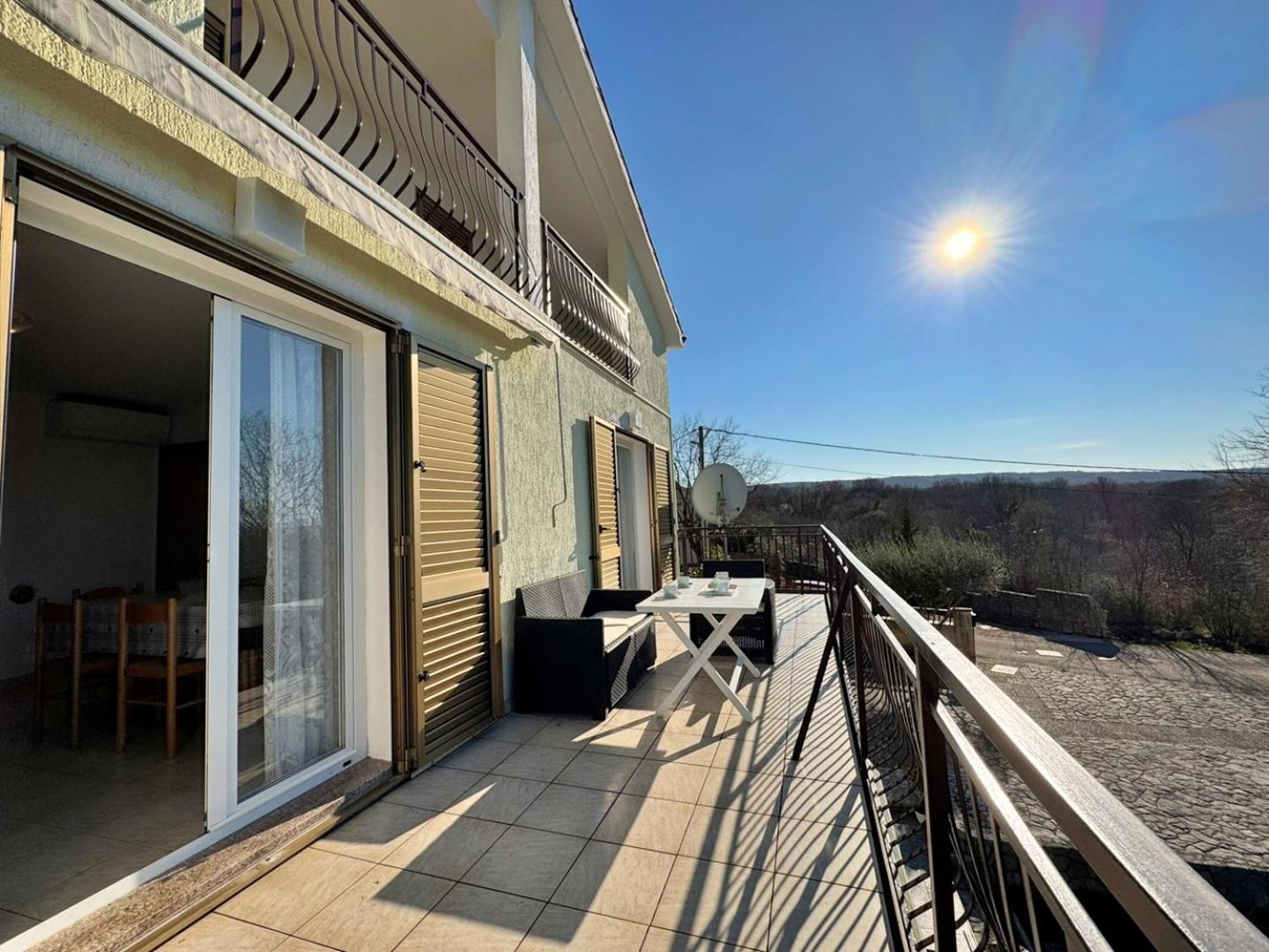 Apartments Pavle Малинска Екстериор снимка