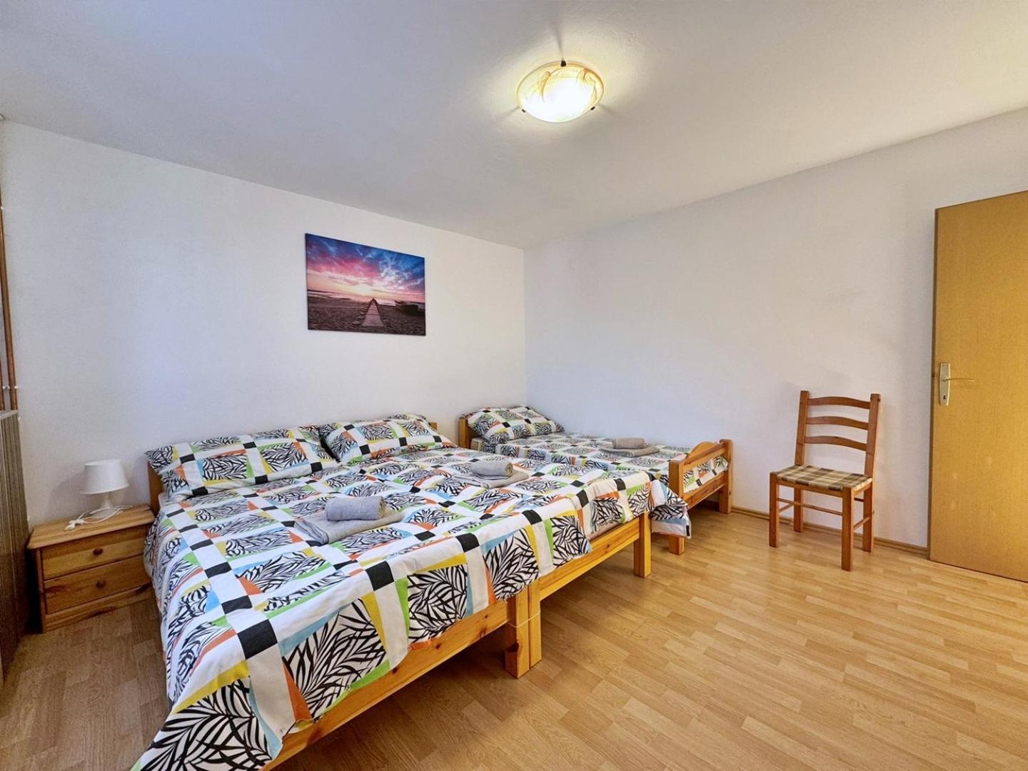 Apartments Pavle Малинска Екстериор снимка