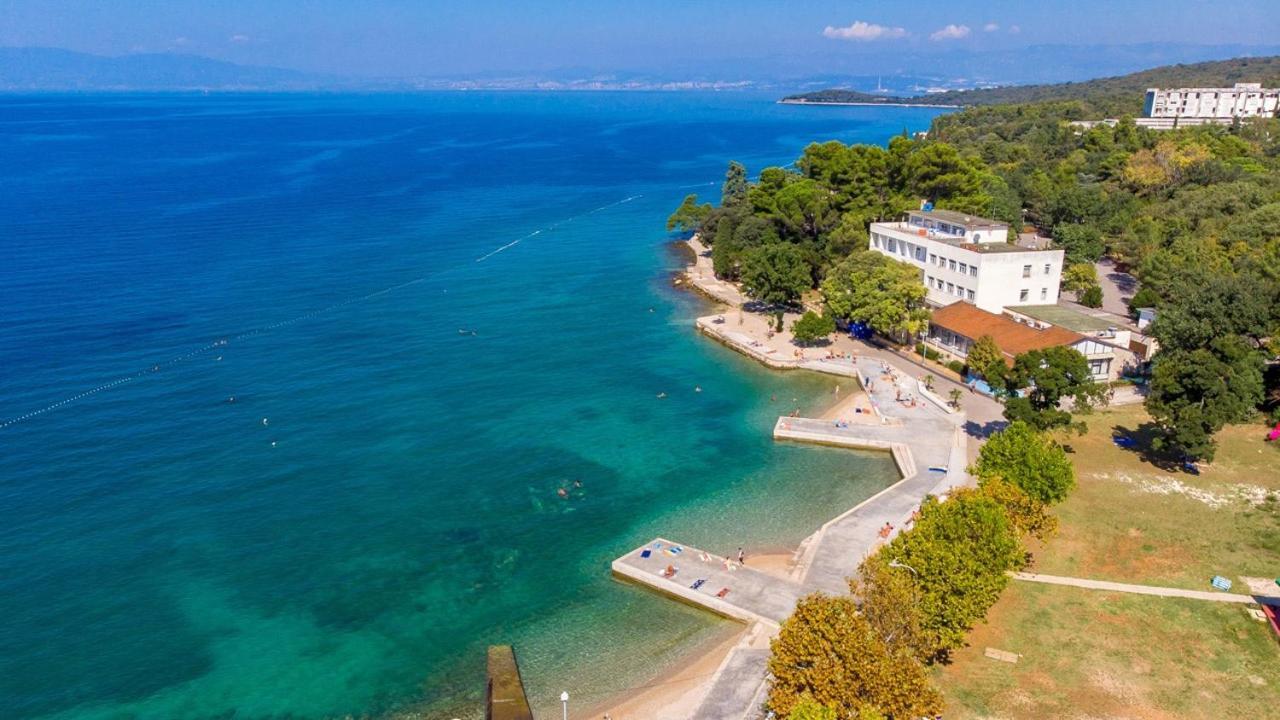 Apartments Pavle Малинска Екстериор снимка