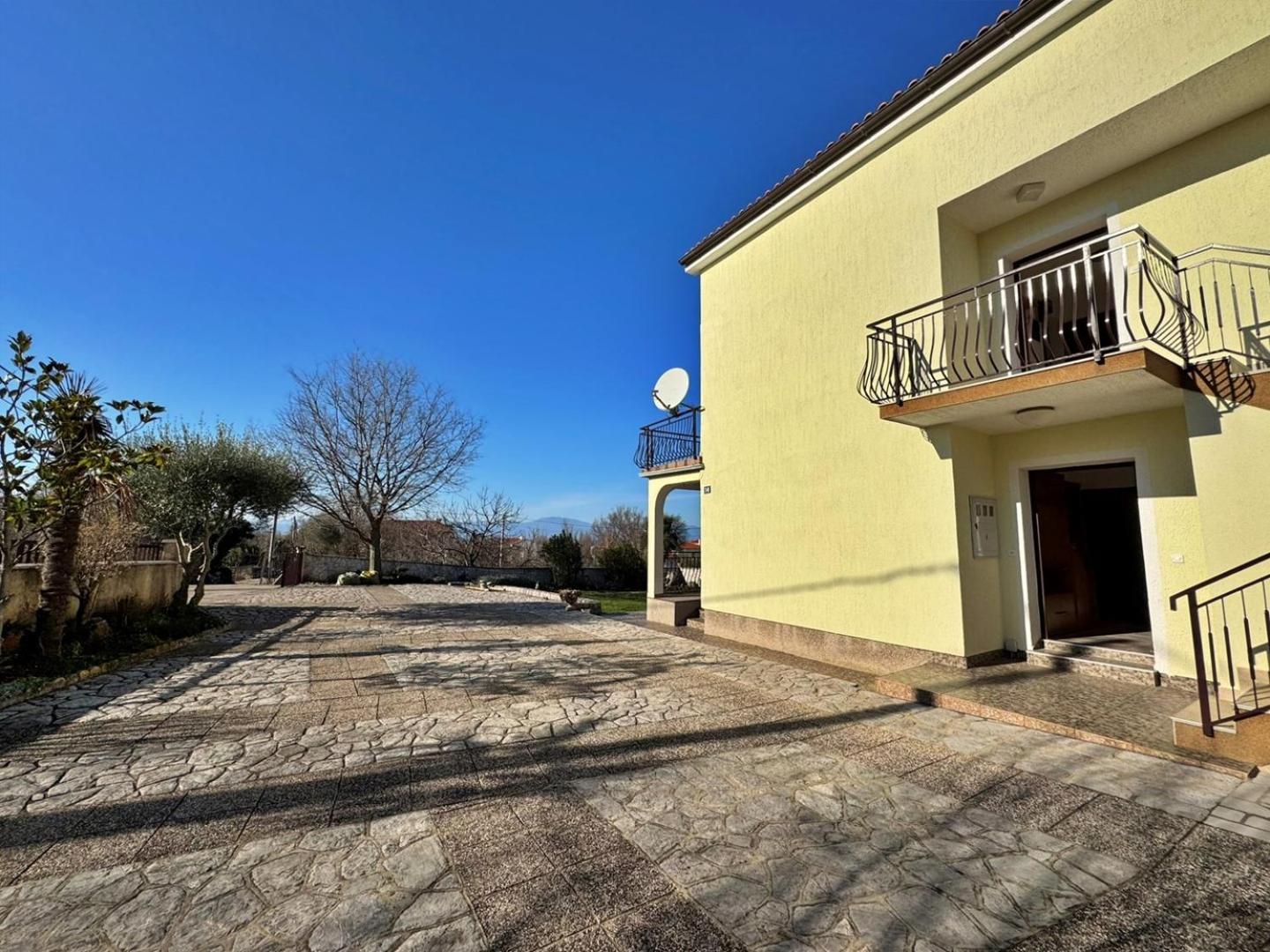 Apartments Pavle Малинска Екстериор снимка
